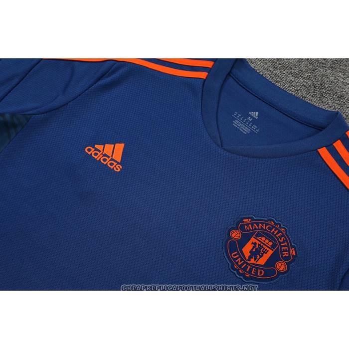 Tracksuit
 Manchester United 2022-2023 Short Sleeve
 Blue
 - Shorts
